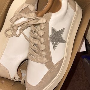 Sneakers size 9 new in box